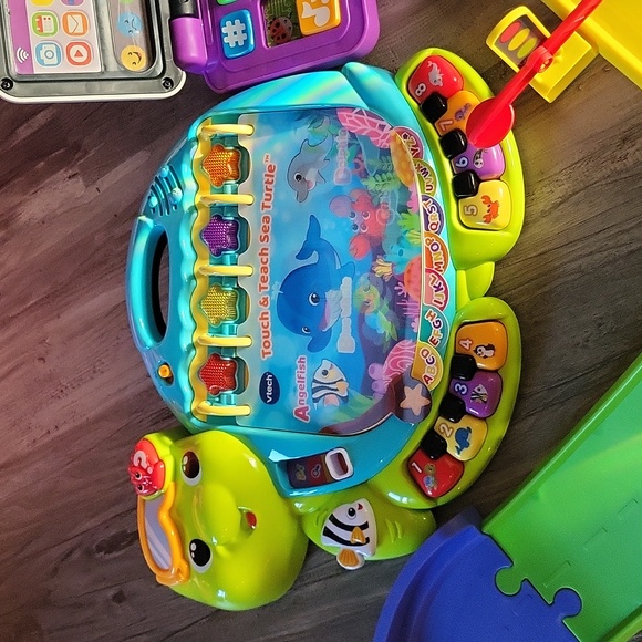 Peppers Pig All Around Town Car Set and Educational Toys - Picture 6 of 11